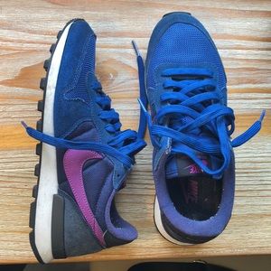 Nike internationalist sneakers, gently worn